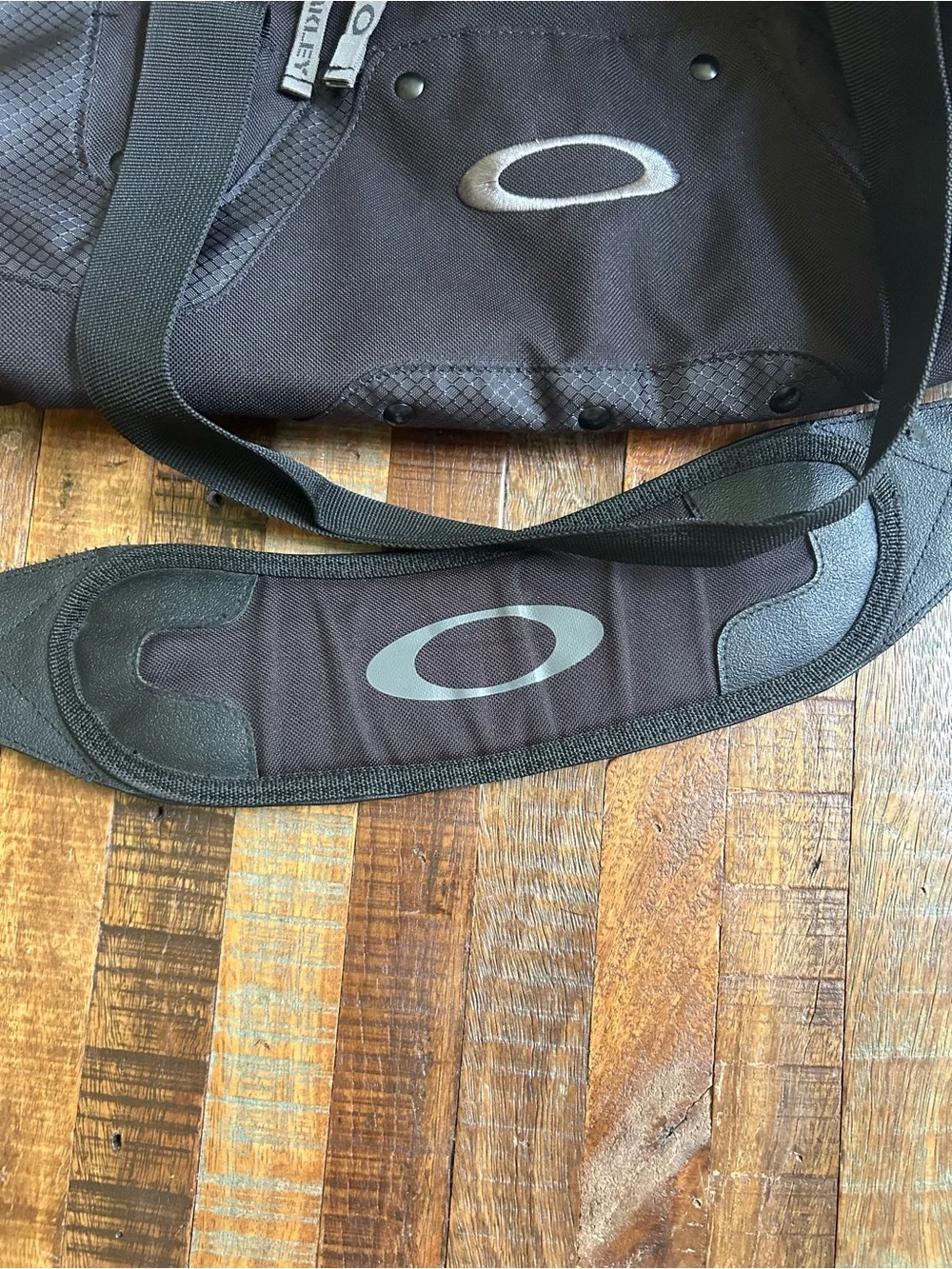 Oakley Vintage Black Duffel Bag with Shoulder Strap